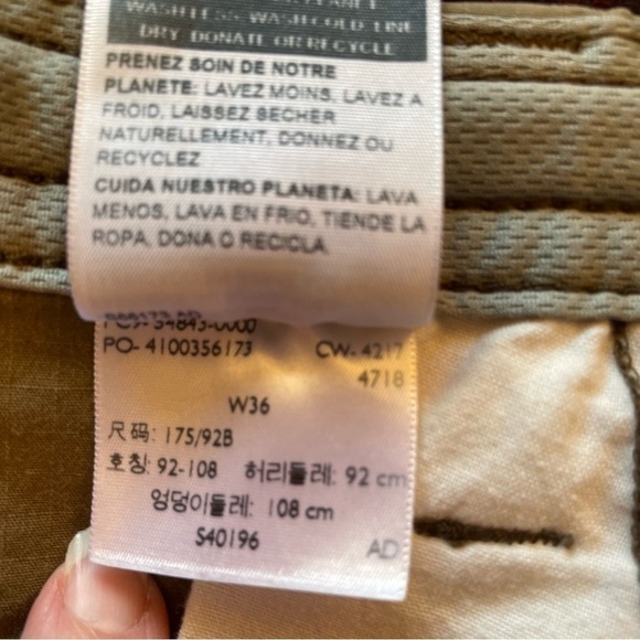 Levis Denizen Men's Cargo Shorts
Tan Brown Size 36 Waist Button
Drawstring - Picture 7 of 9